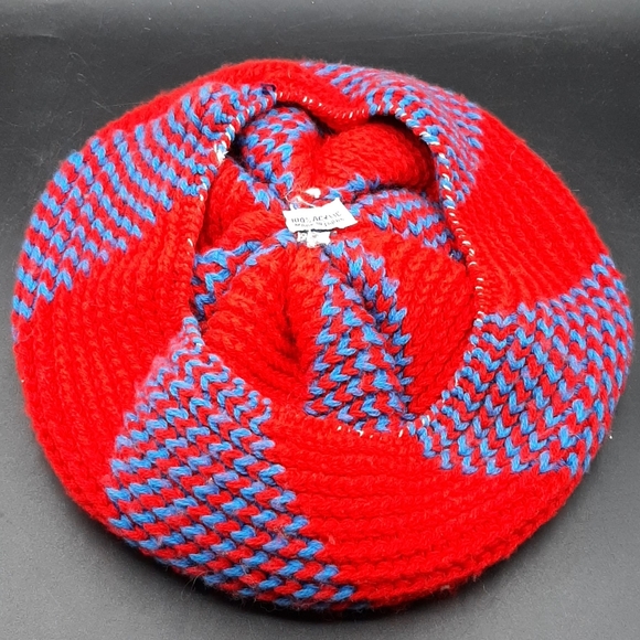 Vintage Handcrafted Knit Beret Tam Hat Unisex One Size Red & Blue Pom Pom Taiwan - Picture 7 of 8